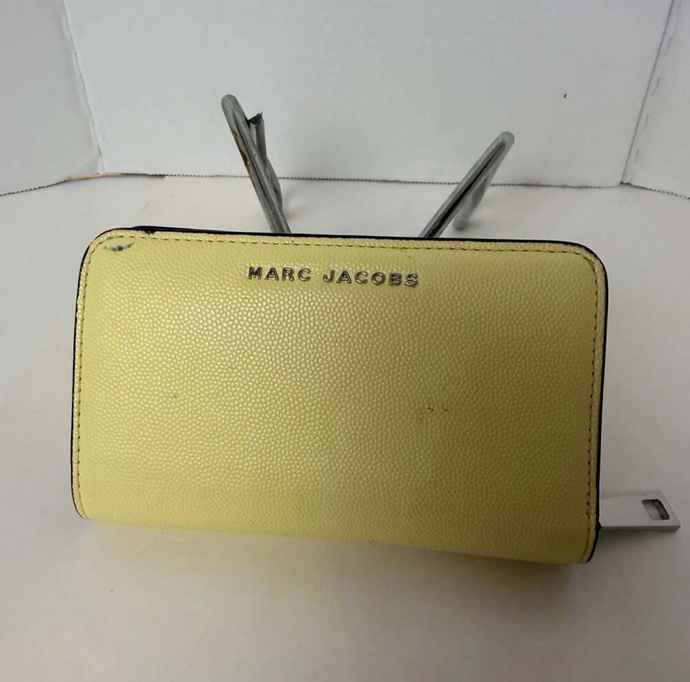 Marc Jacobs Daily Medium Compact Bifold Wallet French Vanilla Leather